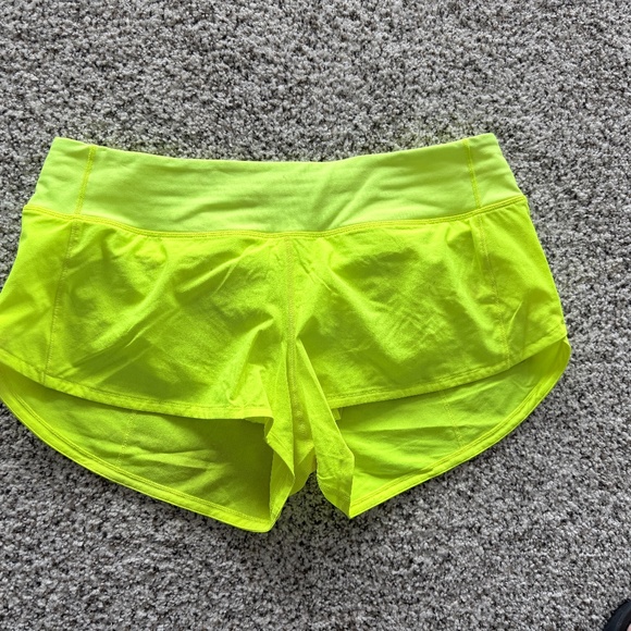 Lululemon Women’s Speed Up Mid-Rise Lined Short 2.5” Highlight Yellow sz 8 - Picture 1 of 6